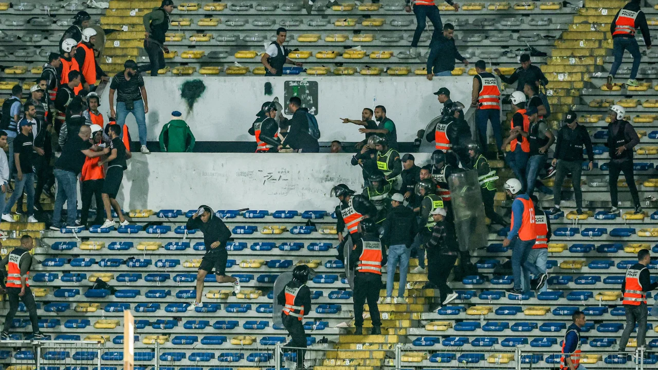 L'instance dirigeante du football africain condamne le comportement des supporters après la mort d'un supporter lors d'un match de la Ligue des champions